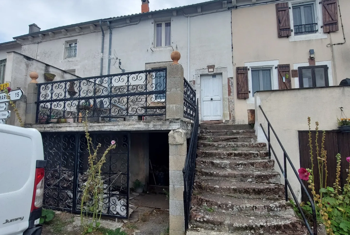 Charmante maison en pierres de 98 m² avec terrasse dans un village du Tarn 