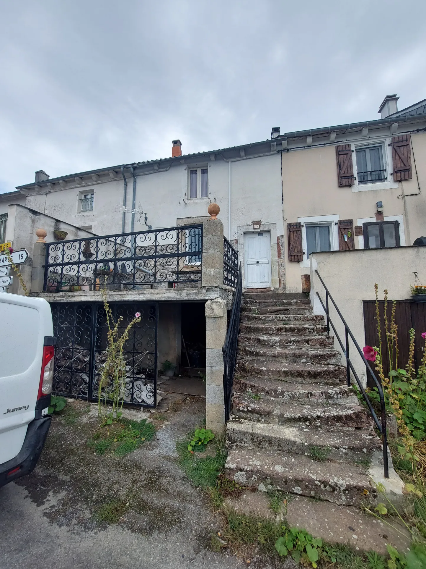 Charmante maison en pierres de 98 m² avec terrasse dans un village du Tarn 