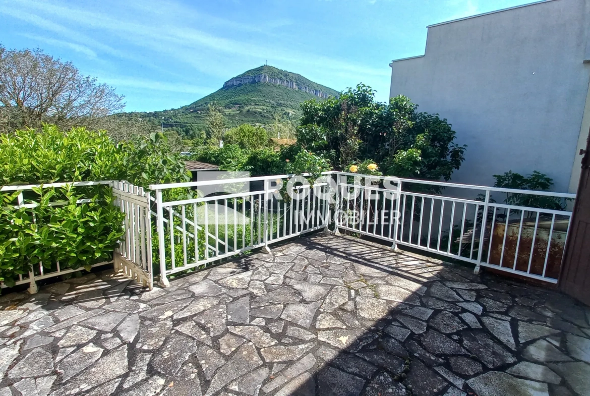 Maison des années 1930 avec terrasse et jardin à Millau - Opportunité à saisir 