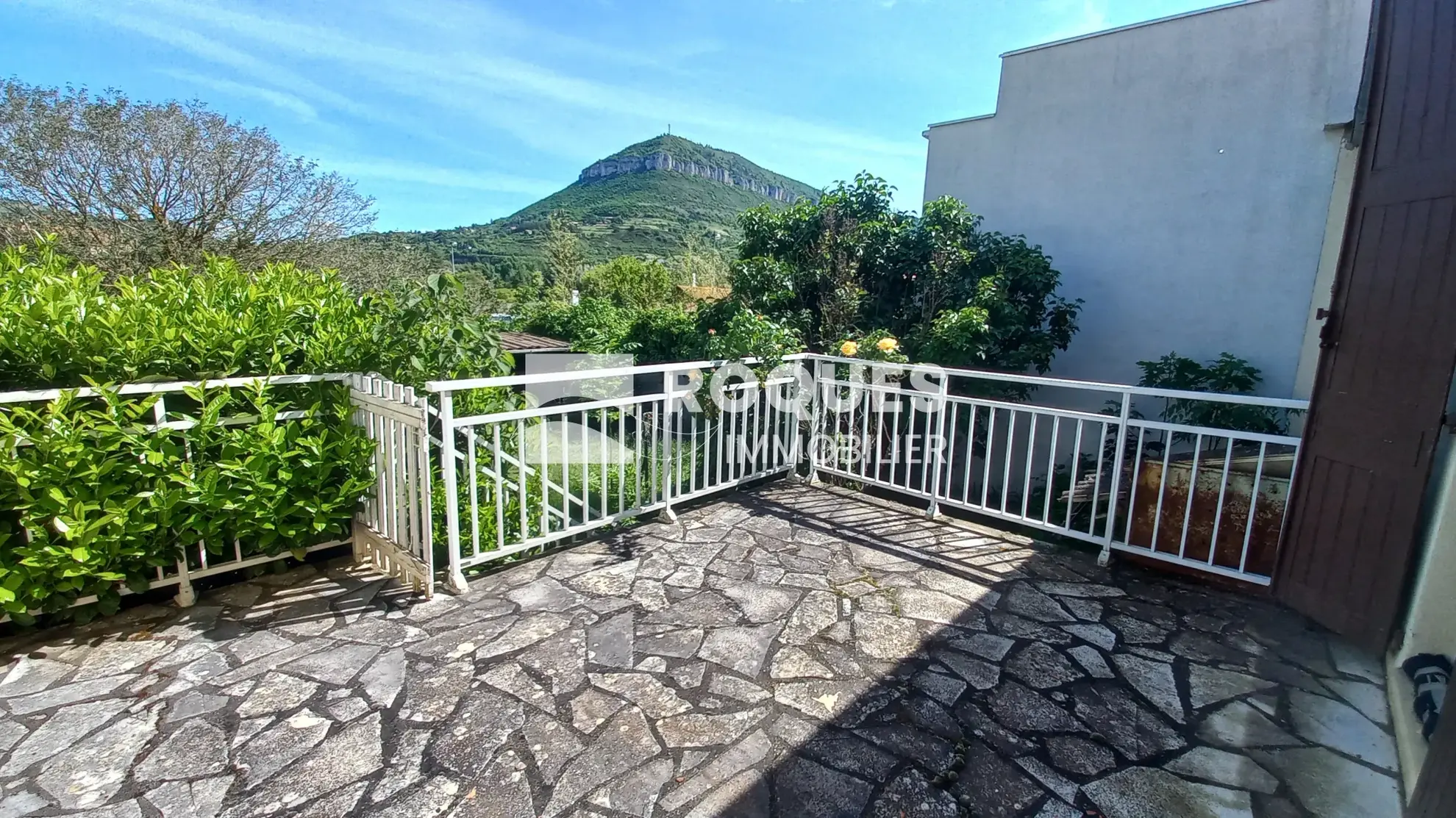 Maison des années 1930 avec terrasse et jardin à Millau - Opportunité à saisir 