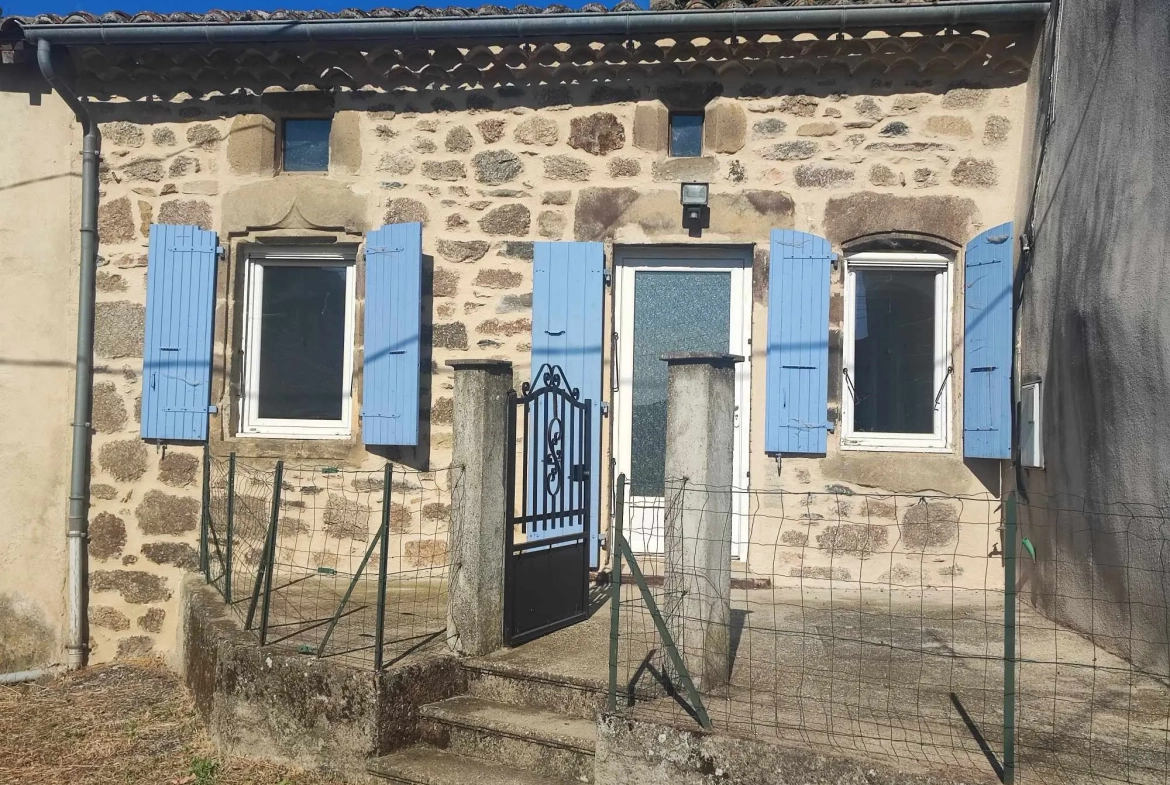 Charmante maison en pierres avec terrasse et grand terrain à Champis 