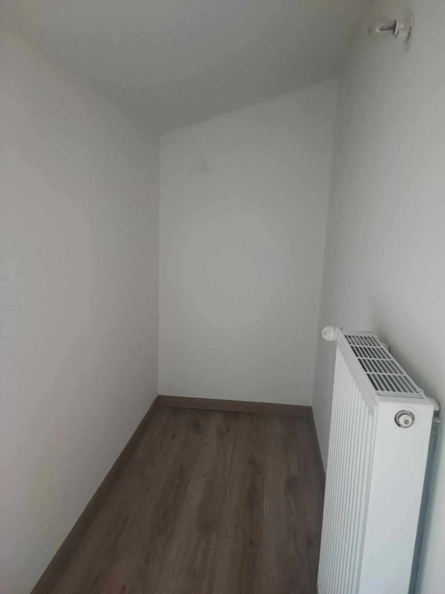 Charmante maison en pierres avec terrasse et grand terrain à Champis 
