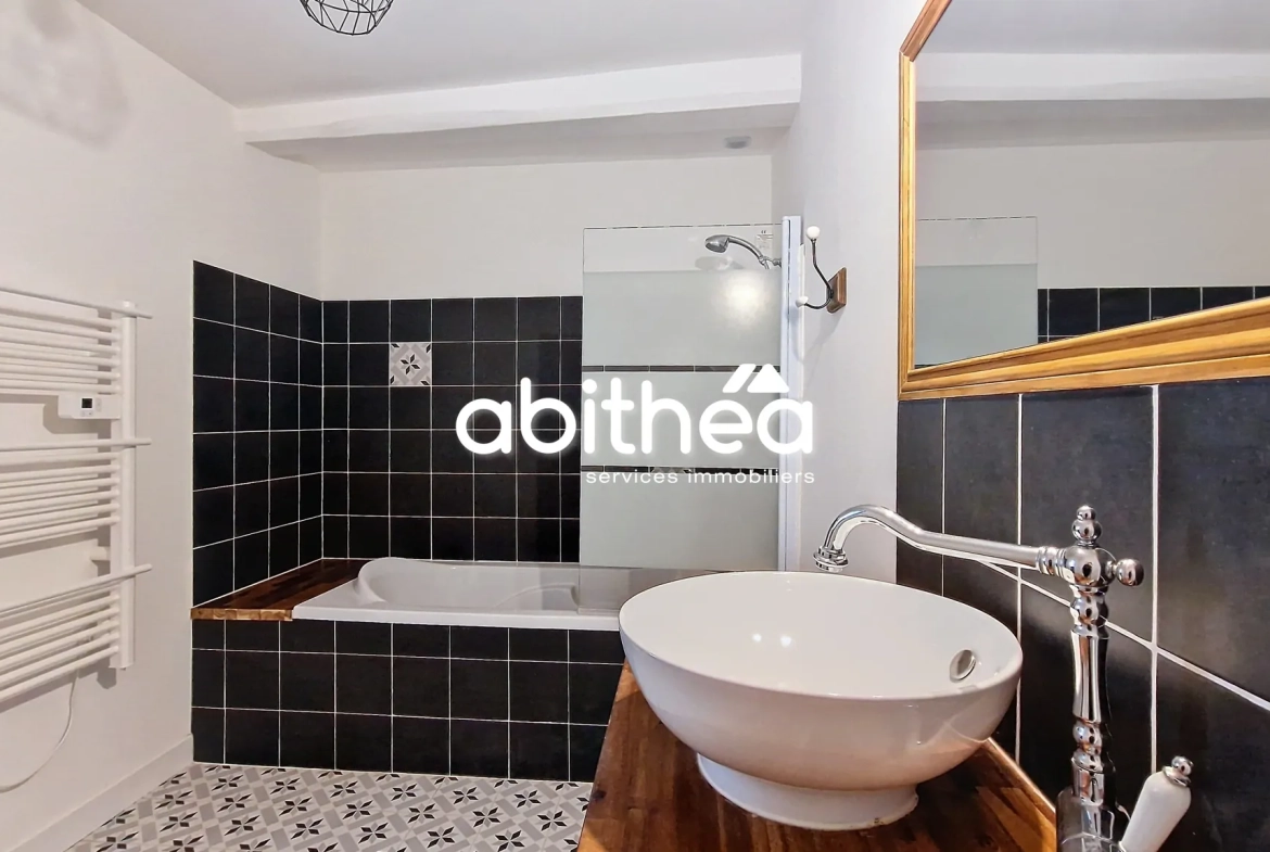 Maison de village rénovée de 87 m² avec suite parentale à Pérignac 