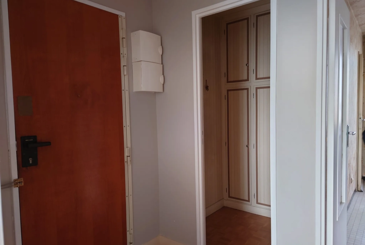 Appartement lumineux de 5 pièces à Viry-Châtillon avec balcon et parking 