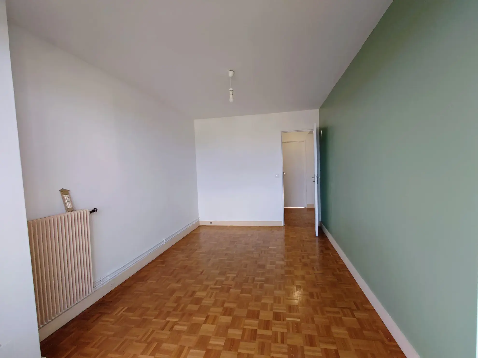 Appartement lumineux de 5 pièces à Viry-Châtillon avec balcon et parking 