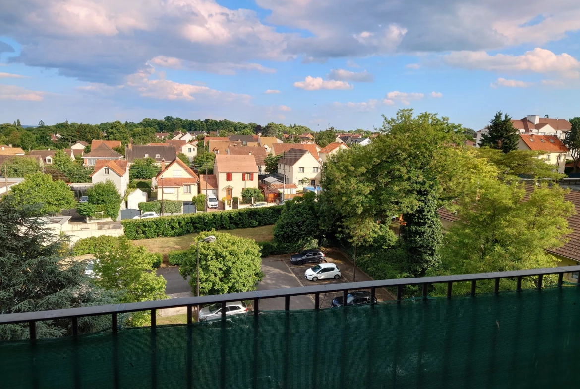 Appartement lumineux de 5 pièces à Viry-Châtillon avec balcon et parking 