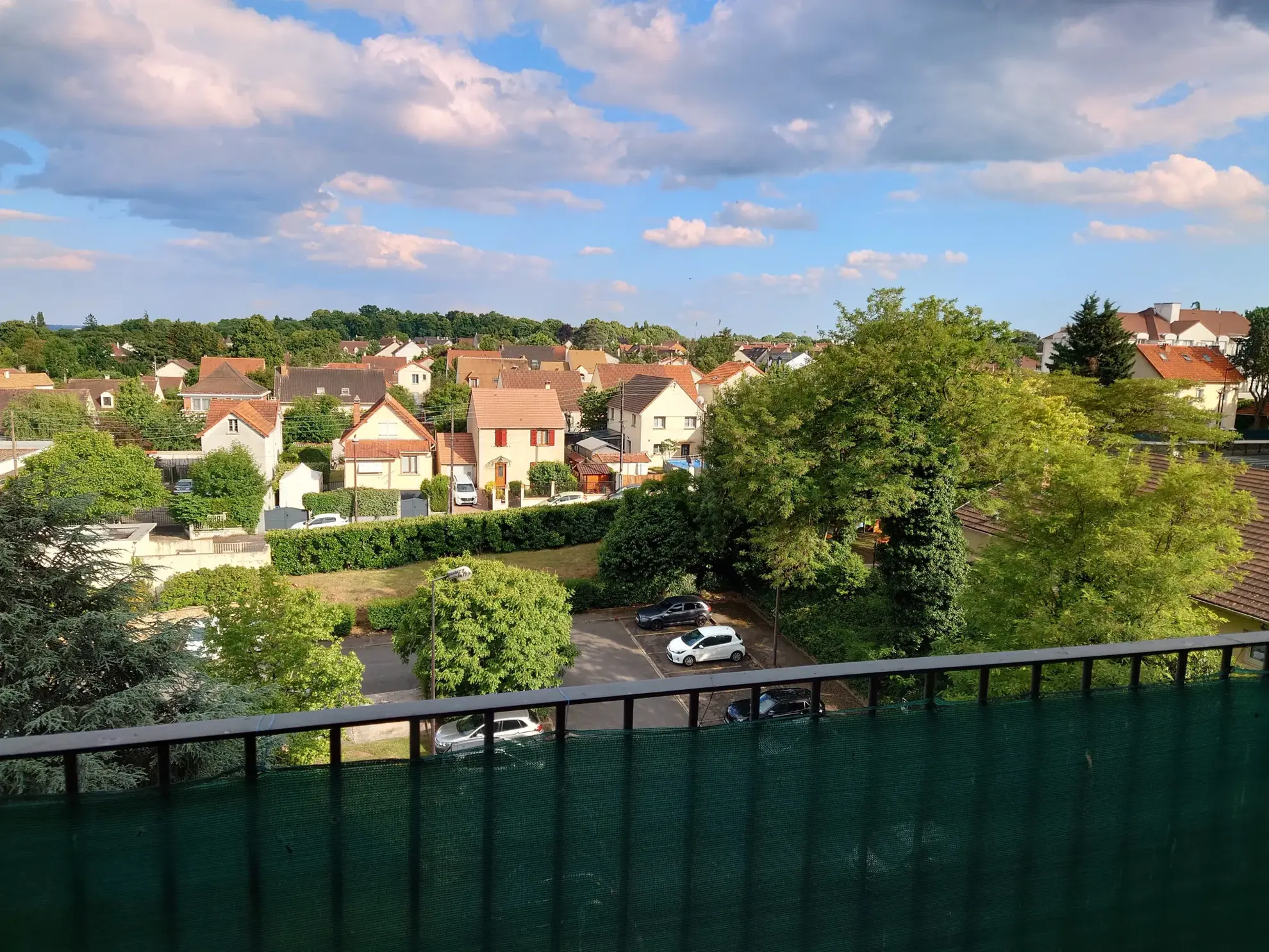 Appartement lumineux de 5 pièces à Viry-Châtillon avec balcon et parking 