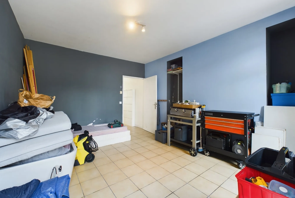 Maison d’architecte avec extension en bois et jardin à Guérigny – Opportunité rare 