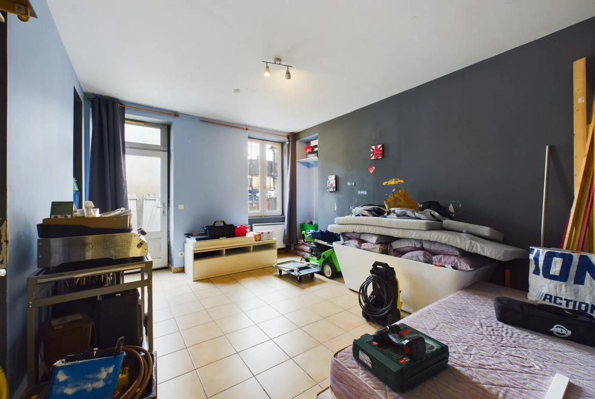 Maison d’architecte avec extension en bois et jardin à Guérigny – Opportunité rare 