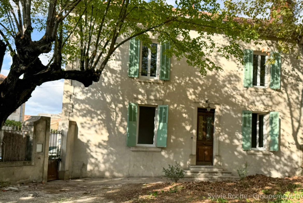 Maison de maître avec jardin à Camaret-sur-Aigues proche d'Orange et Avignon 