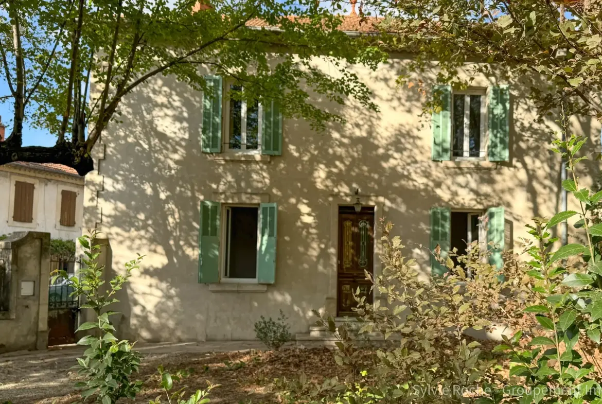 Maison de maître avec jardin à Camaret-sur-Aigues proche d'Orange et Avignon 
