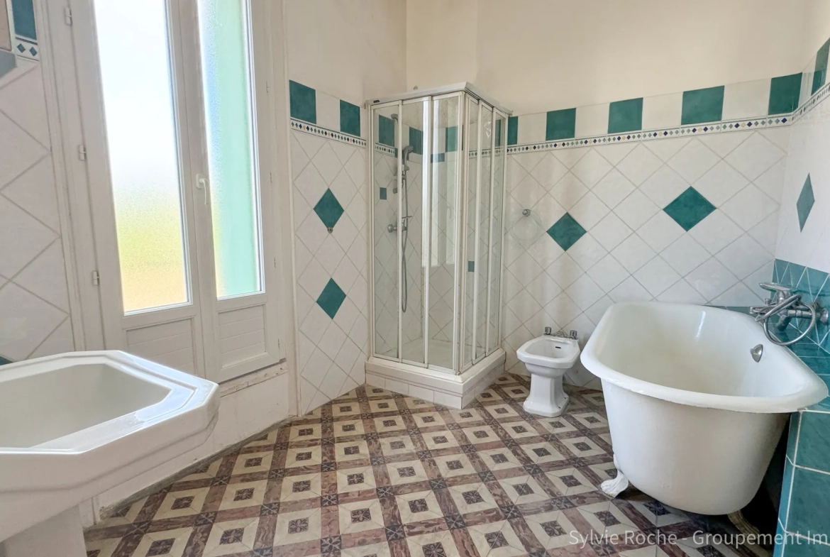 Maison de maître avec jardin à Camaret-sur-Aigues proche d'Orange et Avignon 