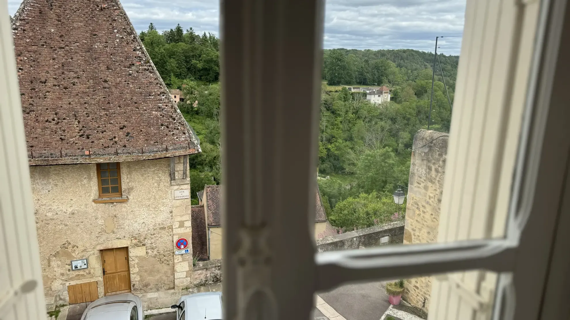 Maison de ville à Avallon avec garage et jardin - Forte possibilité d'aménagement 