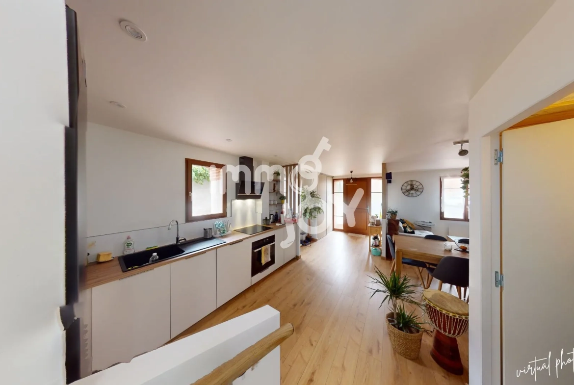 Maison de ville rénovée à Auzielle proche Saint-Orens avec 2 chambres 