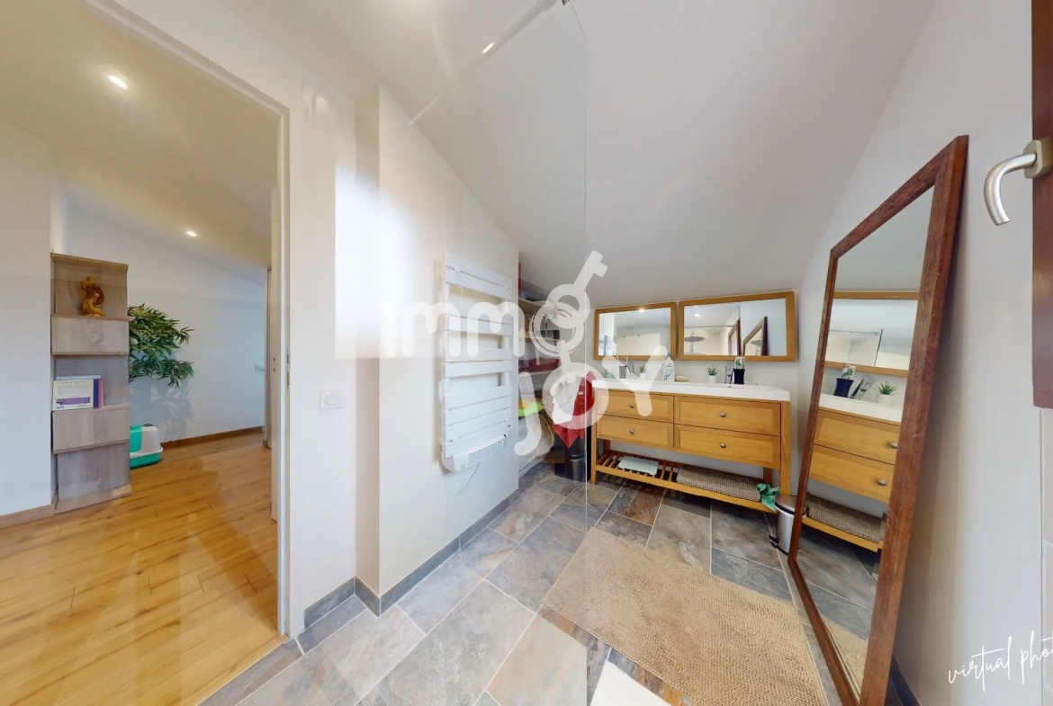Maison de ville rénovée à Auzielle proche Saint-Orens avec 2 chambres 