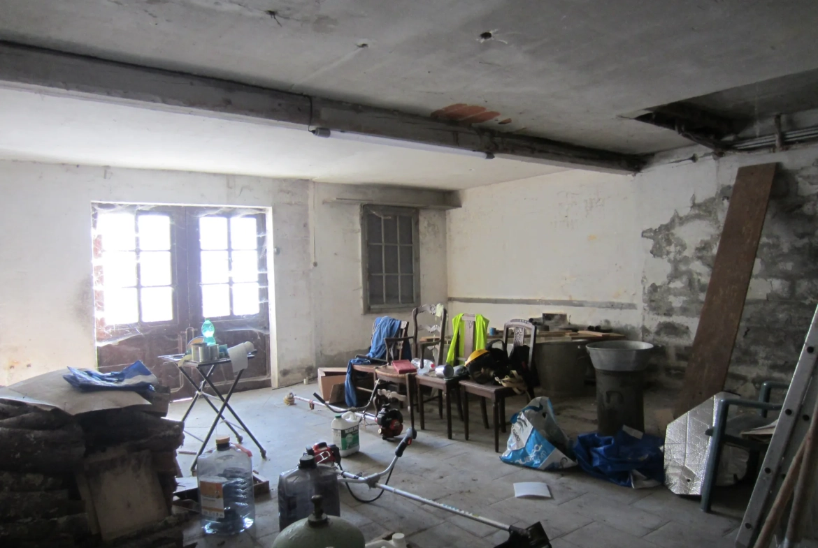 Grande maison de village avec annexes à Audressein proche Castillon 