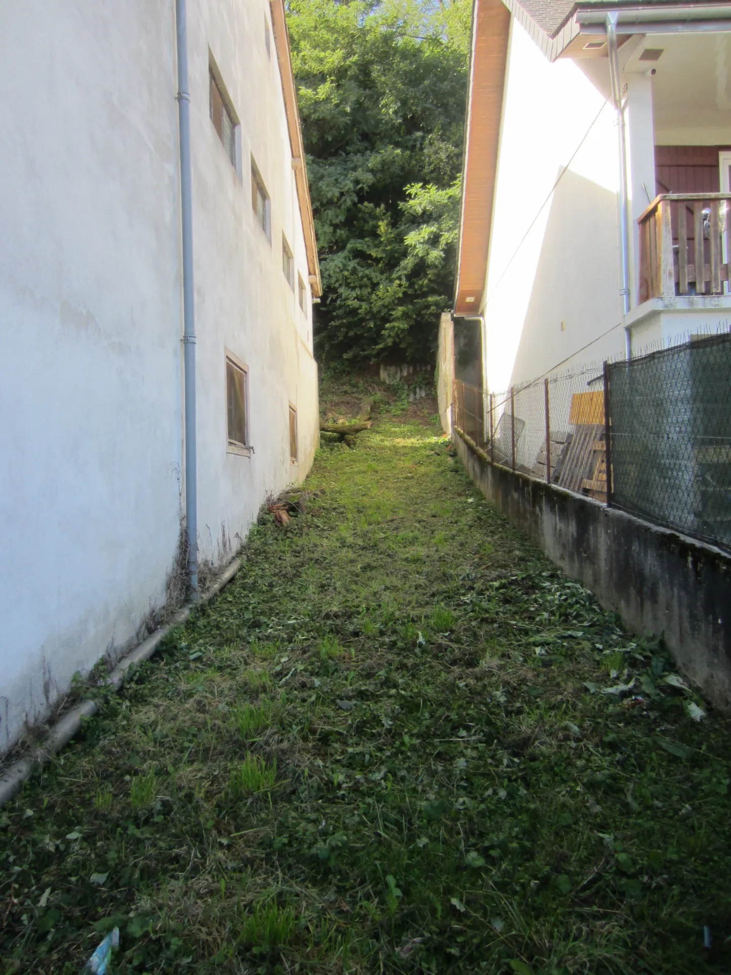 Grande maison de village avec annexes à Audressein proche Castillon 