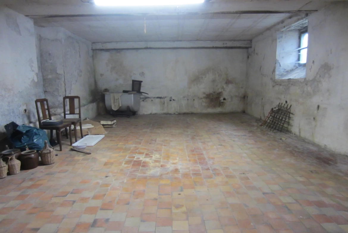 Grande maison de village avec annexes à Audressein proche Castillon 