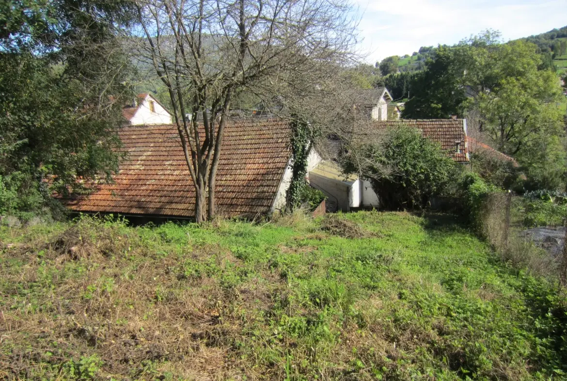 Grande maison de village avec annexes à Audressein proche Castillon 