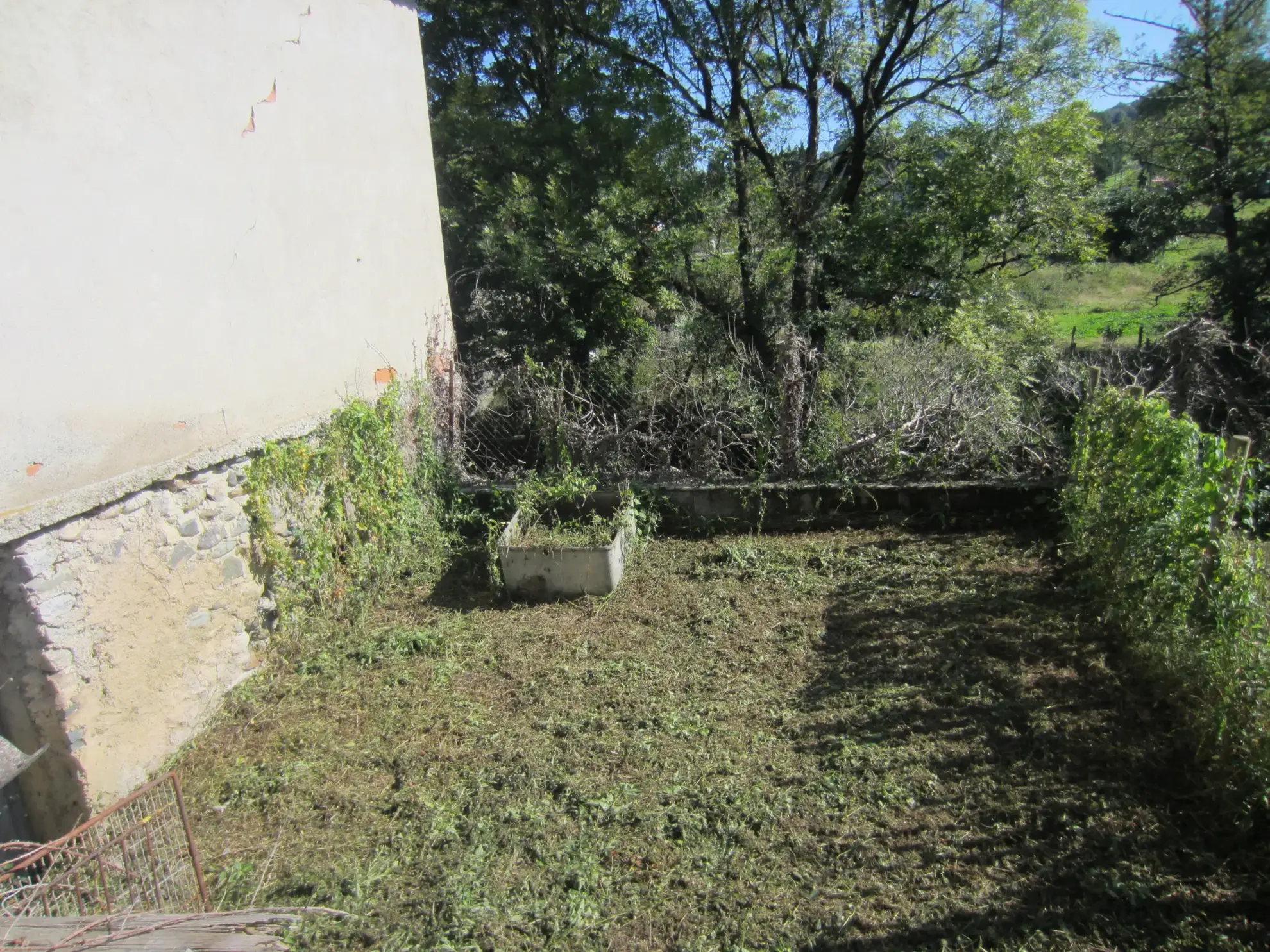 Grande maison de village avec annexes à Audressein proche Castillon 