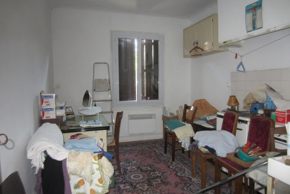 Grande maison de village avec annexes à Audressein proche Castillon 