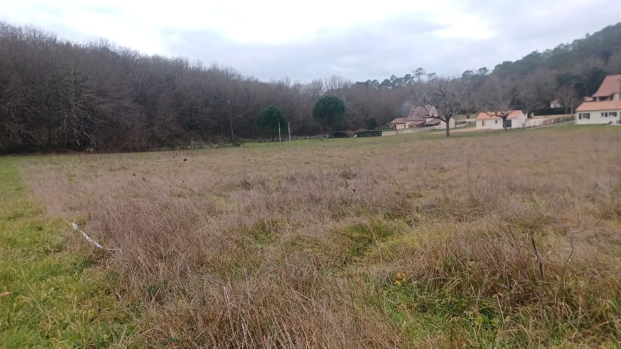 Terrain constructible de 4000 m² à Carsac-Aillac proche Sarlat 
