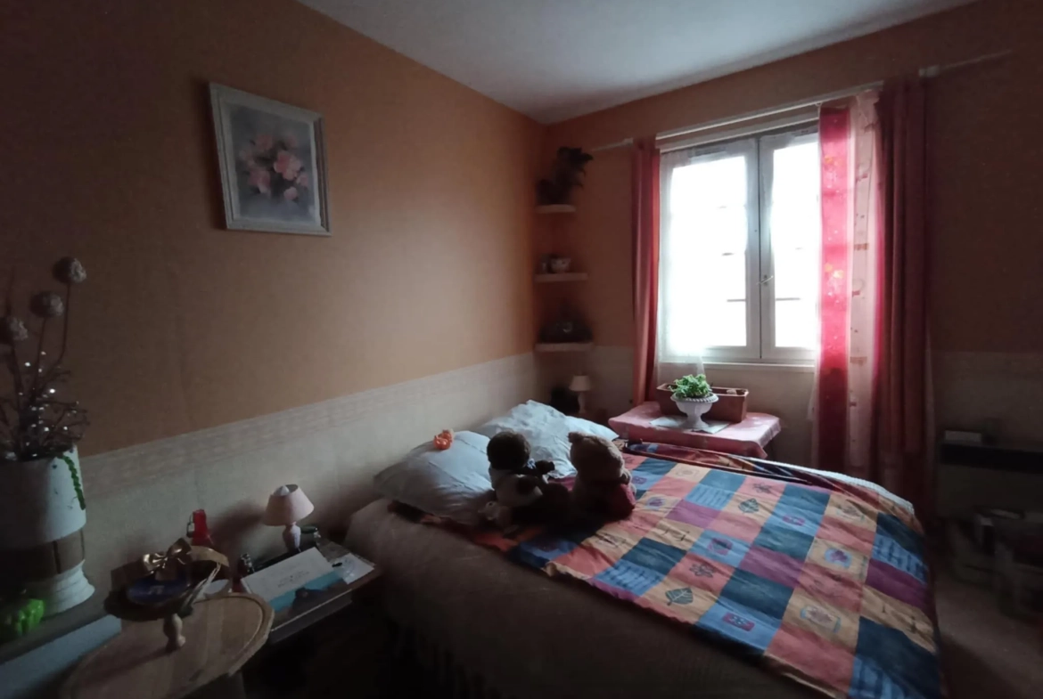 Maison à rénover de 6 chambres à Sermoise sur Loire, année 1982 