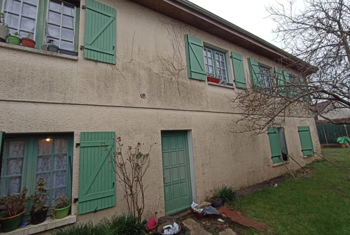 Maison à rénover de 6 chambres à Sermoise sur Loire, année 1982 