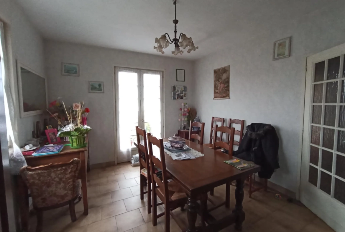Maison à rénover de 6 chambres à Sermoise sur Loire, année 1982 