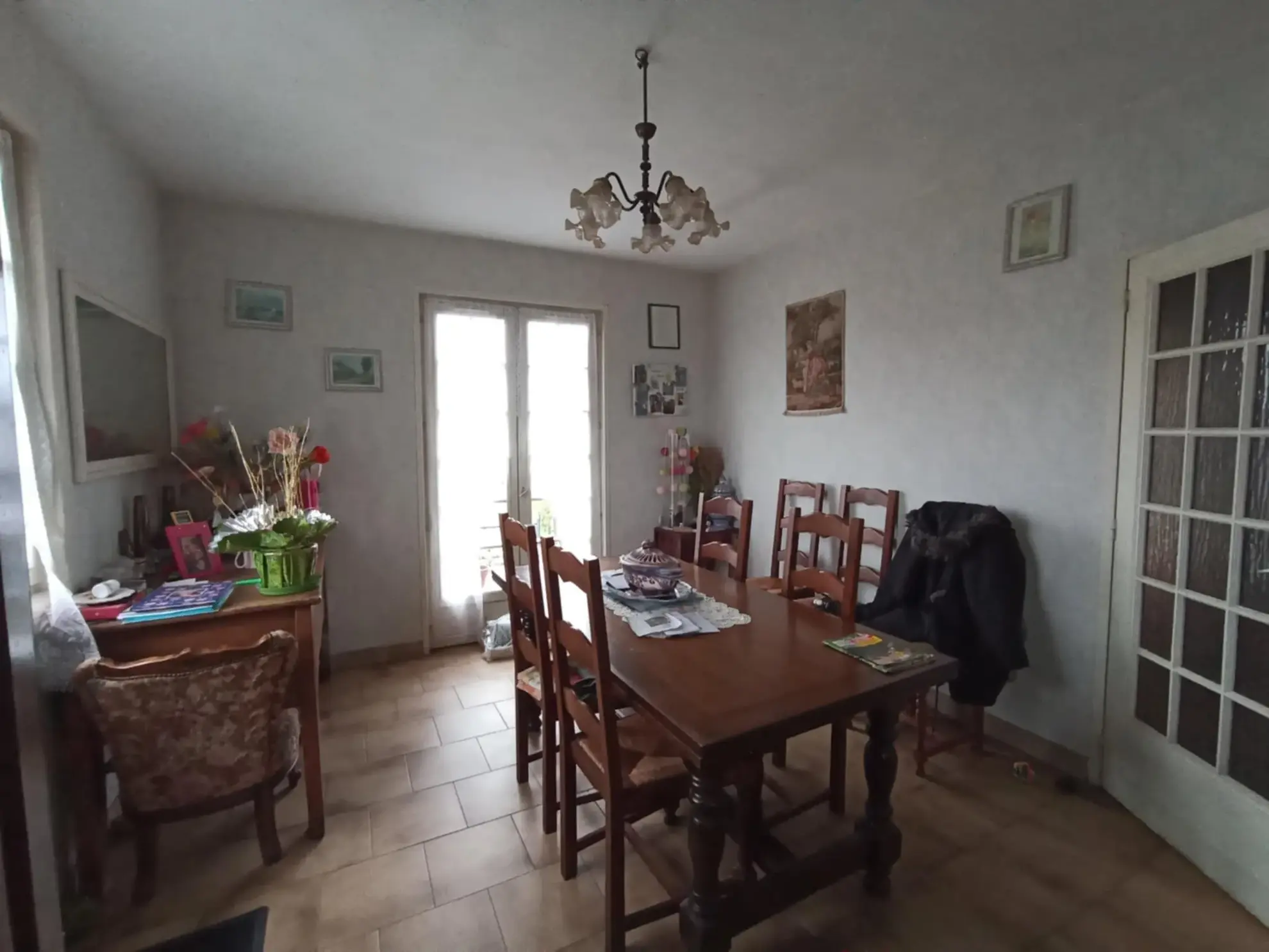Maison à rénover de 6 chambres à Sermoise sur Loire, année 1982 