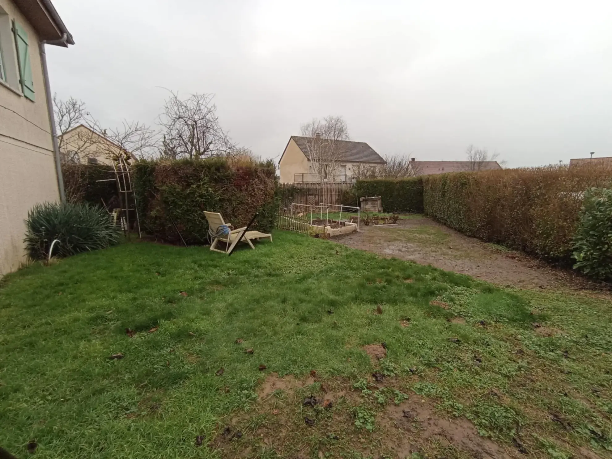 Maison à rénover de 6 chambres à Sermoise sur Loire, année 1982 