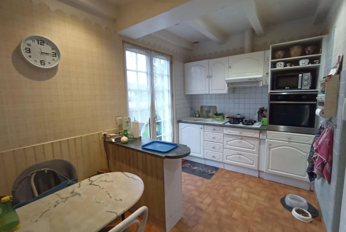 Maison à rénover de 6 chambres à Sermoise sur Loire, année 1982 
