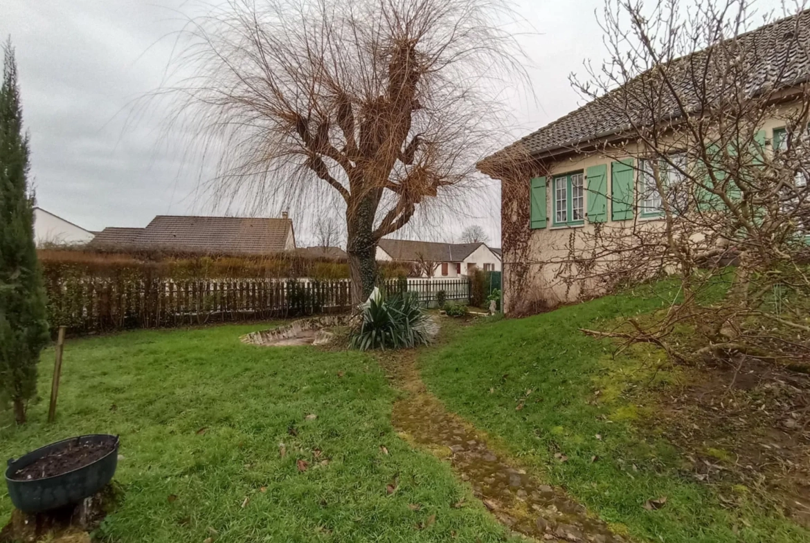Maison à rénover de 6 chambres à Sermoise sur Loire, année 1982 