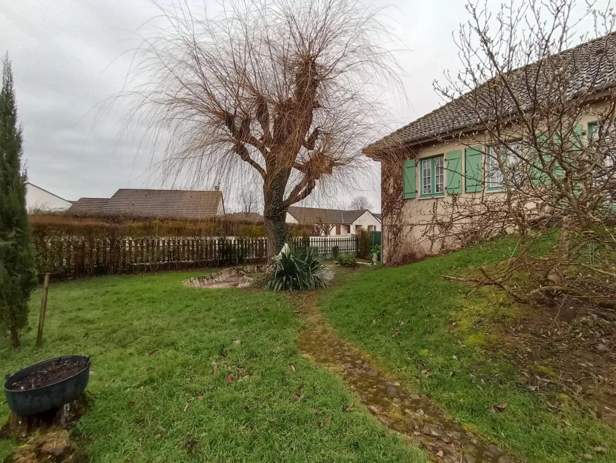 Maison à rénover de 6 chambres à Sermoise sur Loire, année 1982 