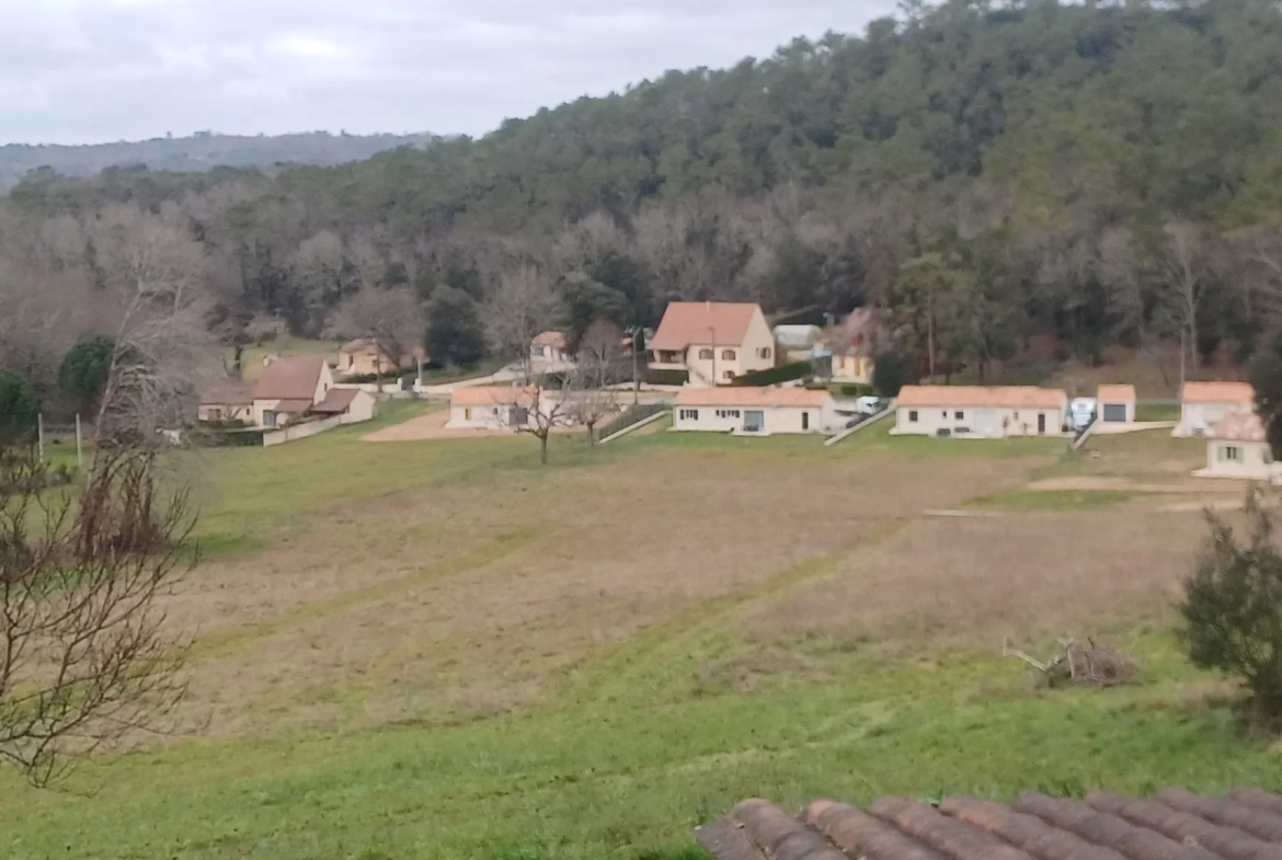 Terrain constructible de 4000 m² à Carsac-Aillac proche Sarlat 
