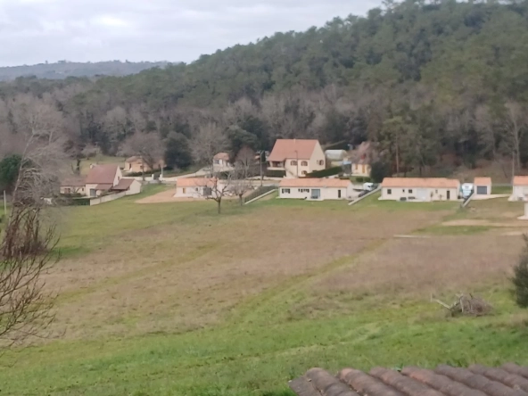Terrain constructible de 4000 m² à Carsac-Aillac proche Sarlat