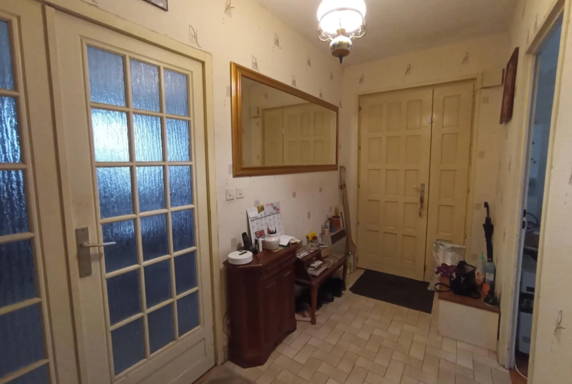 Maison à rénover de 6 chambres à Sermoise sur Loire, année 1982 