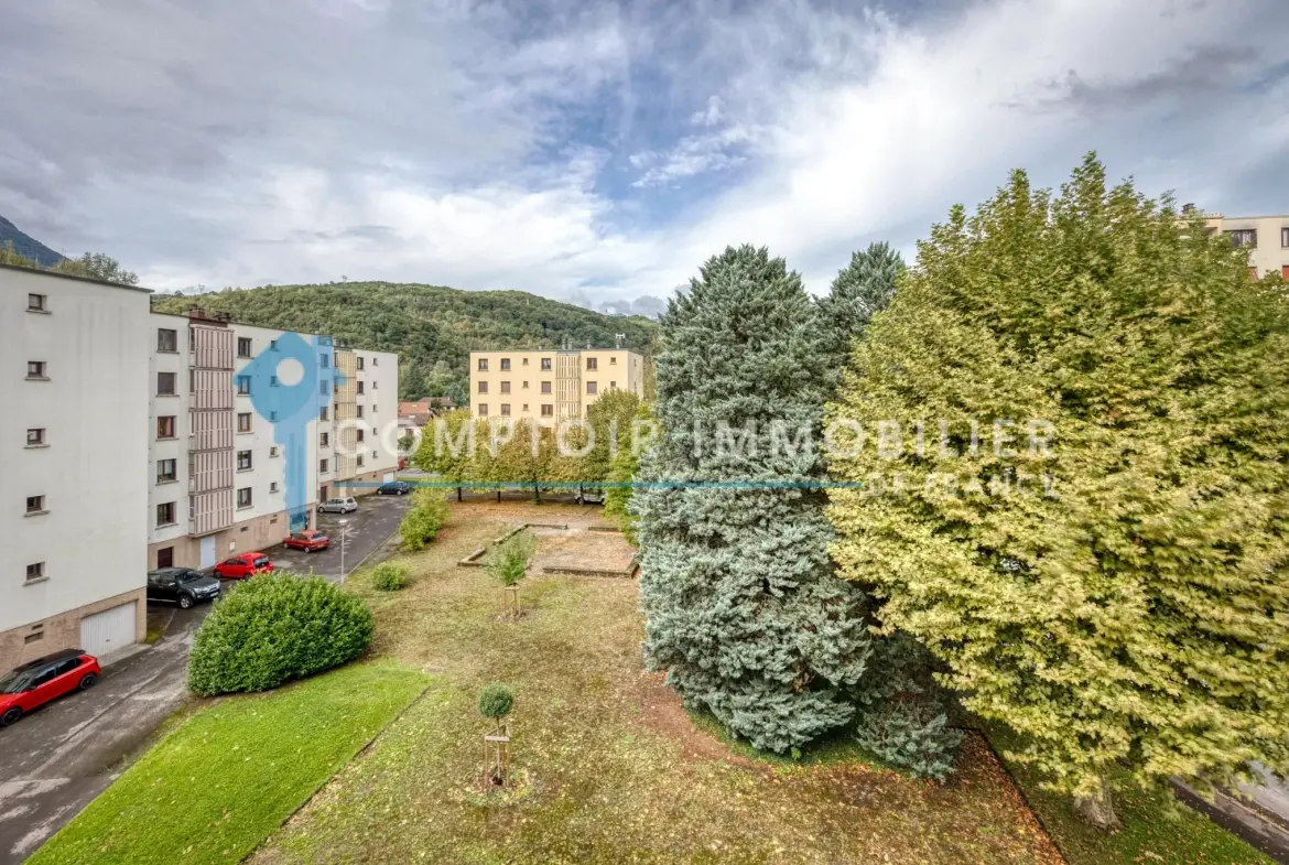 Appartement T4 de 79 m² à Vizille avec balcon, parking et cave, secteur recherché 