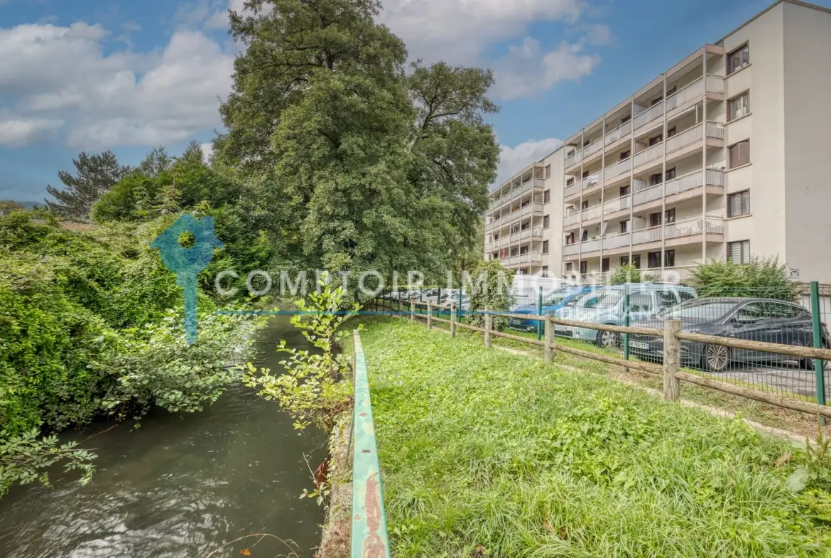 Appartement T4 de 79 m² à Vizille avec balcon, parking et cave, secteur recherché 