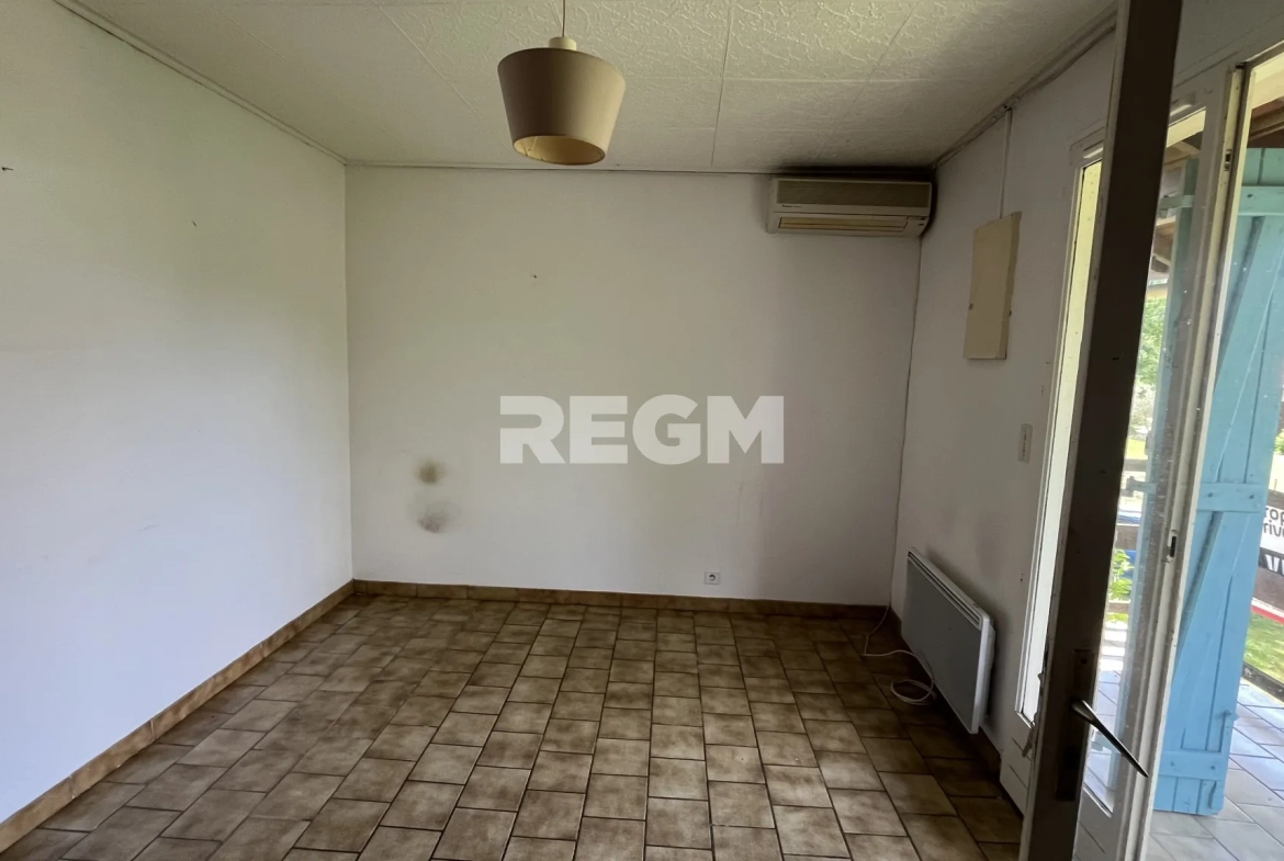 Immeuble de 4 appartements à rénover à Eugénie-les-Bains pour investissement ou résidence principale 