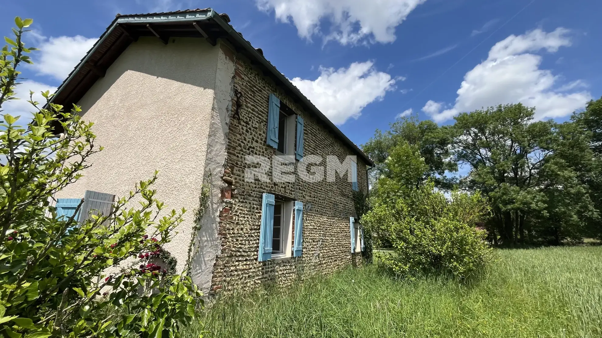 Immeuble de 4 appartements à rénover à Eugénie-les-Bains pour investissement ou résidence principale 