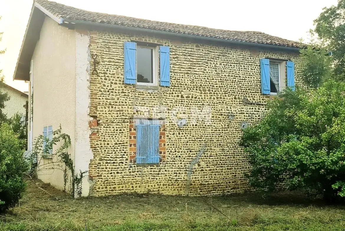 Immeuble de 4 appartements à rénover à Eugénie-les-Bains pour investissement ou résidence principale 