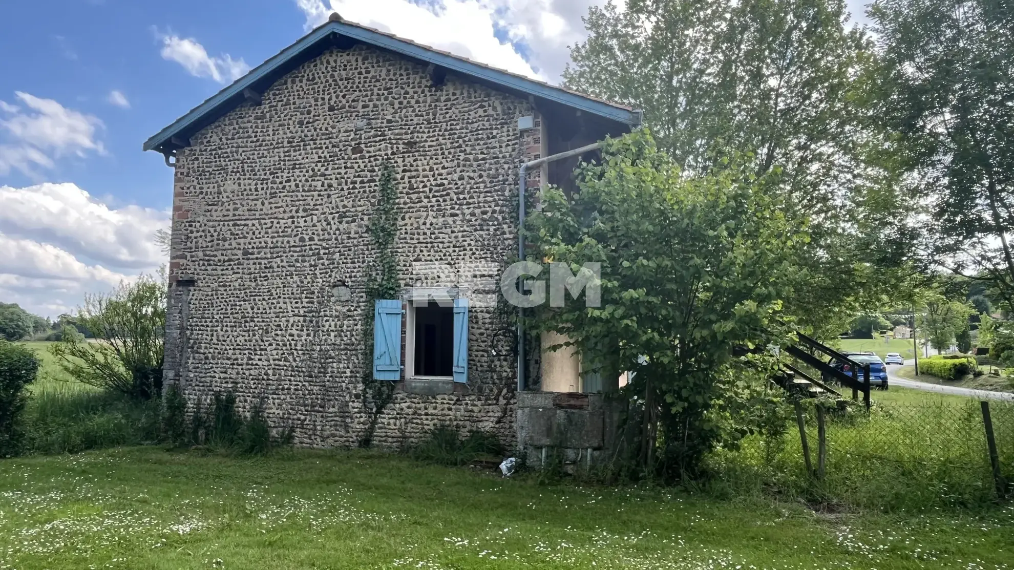Immeuble de 4 appartements à rénover à Eugénie-les-Bains pour investissement ou résidence principale 