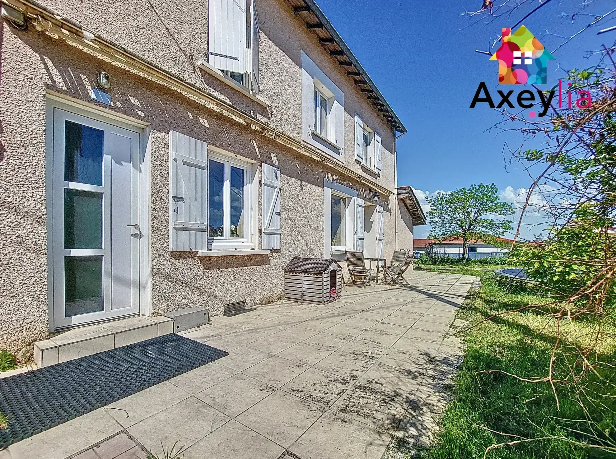 Maison rénovée avec 4 chambres, terrain et dépendances à Lentigny 