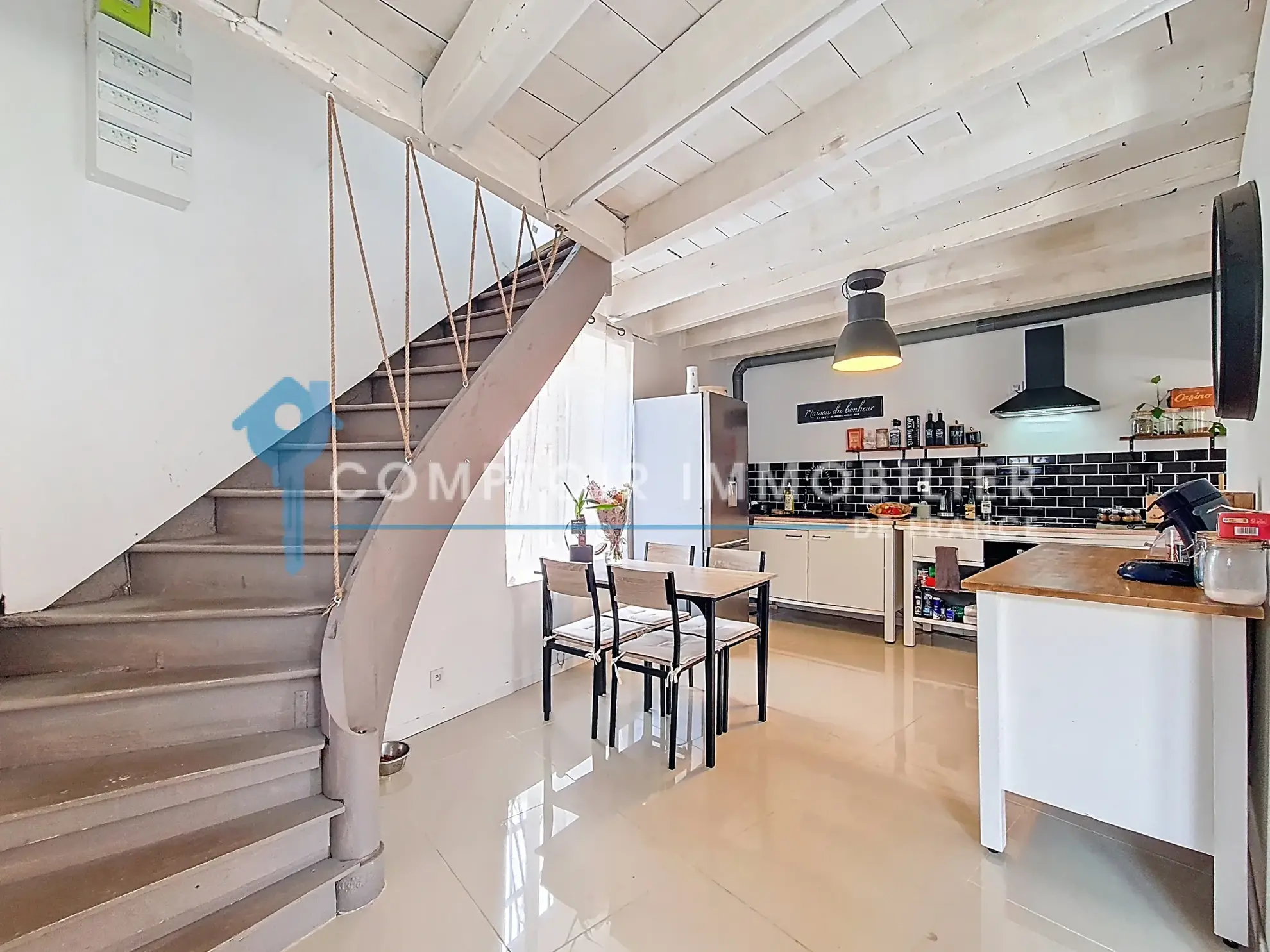 Maison de village à Tencin avec potentiel d'extension et deux terrasses, à rénover 