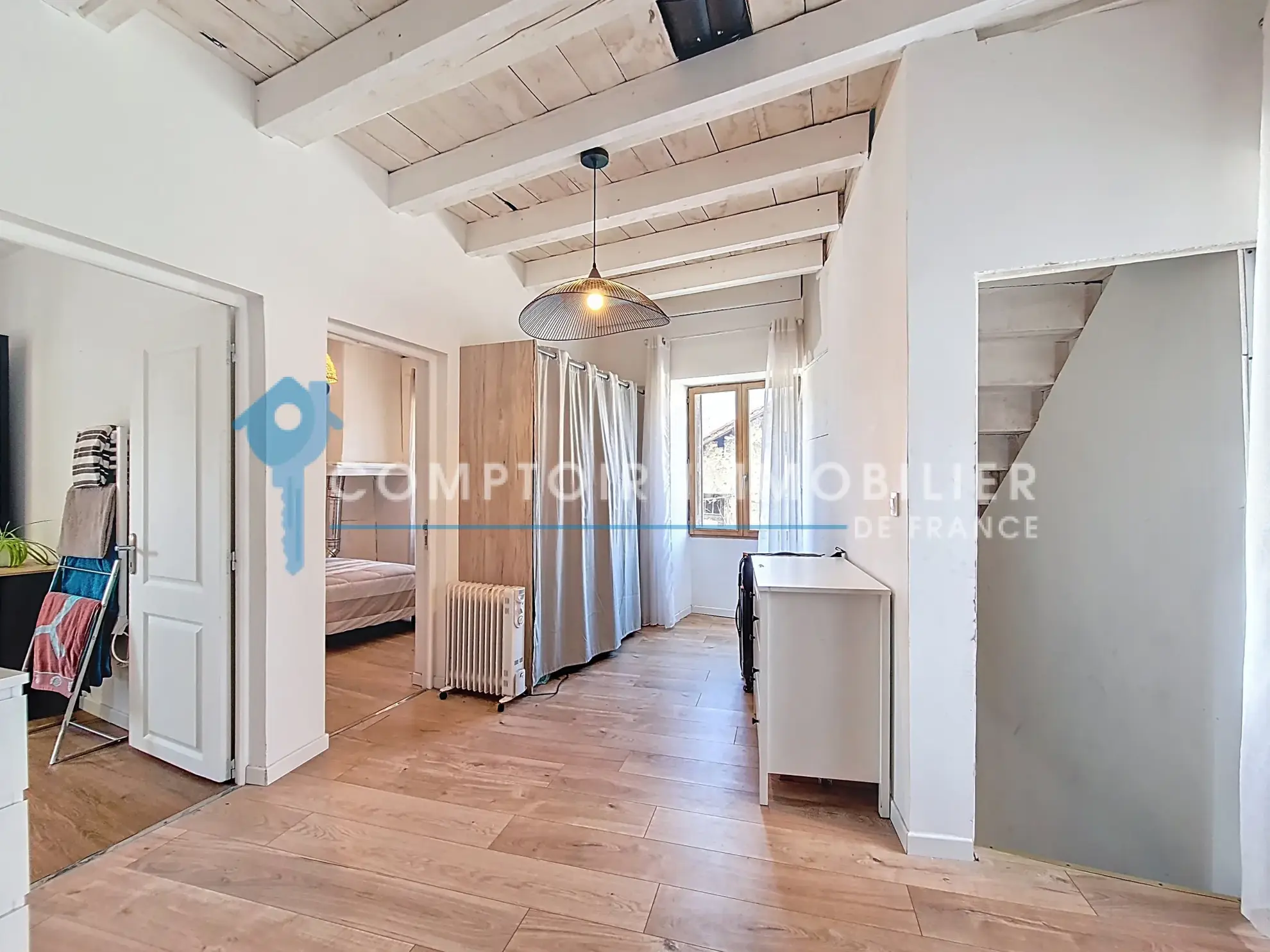 Maison de village à Tencin avec potentiel d'extension et deux terrasses, à rénover 