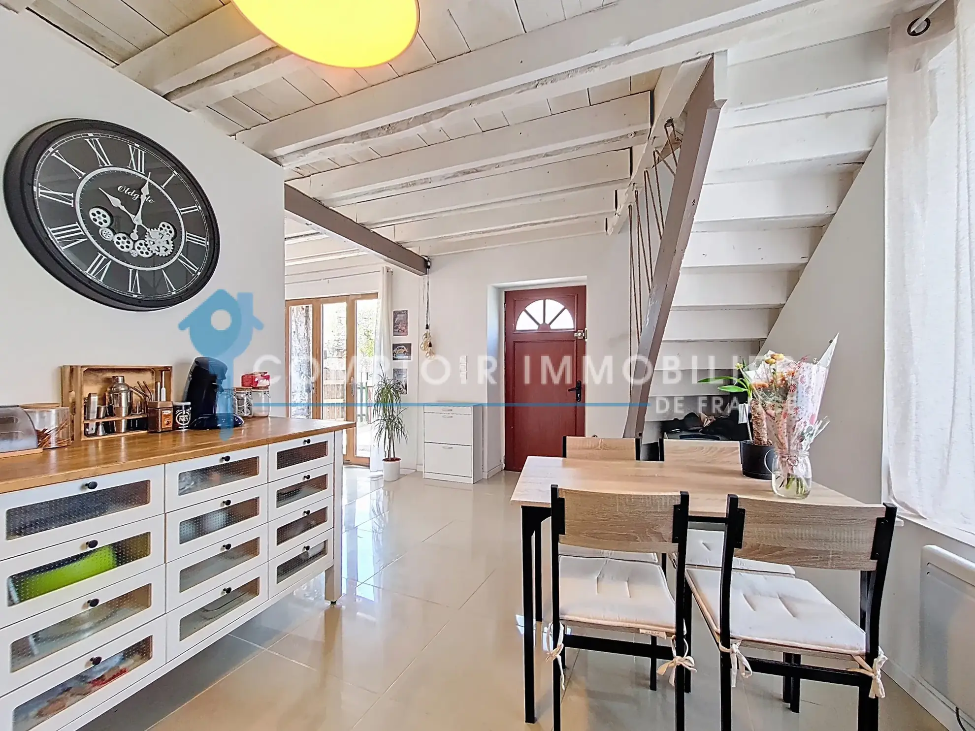 Maison de village à Tencin avec potentiel d'extension et deux terrasses, à rénover 