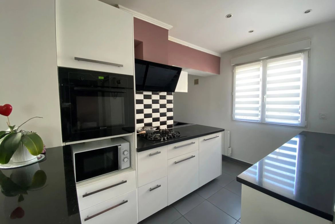 Maison 3 chambres rénovée à Viry-Châtillon centre-ville 