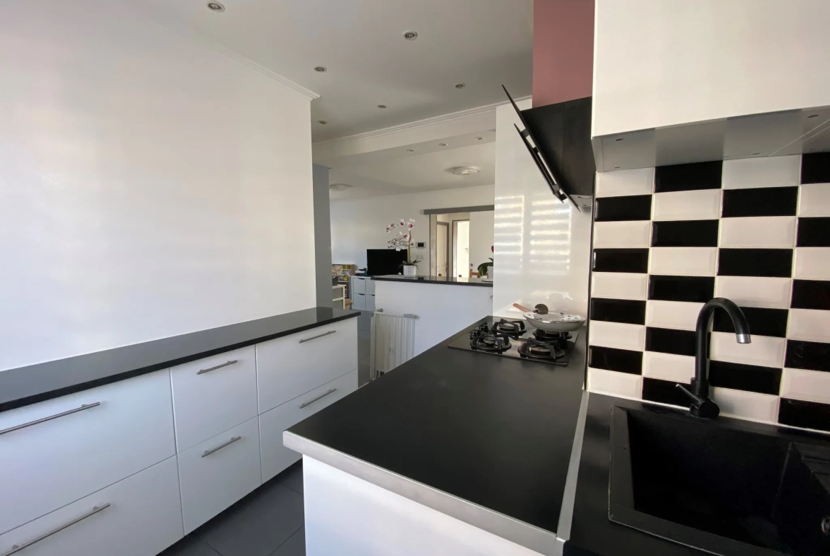 Maison 3 chambres rénovée à Viry-Châtillon centre-ville 