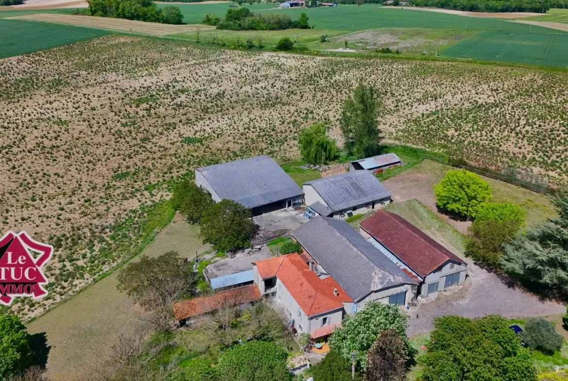 Grande ferme familiale avec dépendances, idéalement située à Brassac en Tarn-et-Garonne 